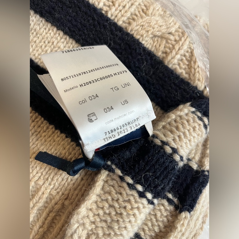 Moncler Scairpa Tricot Tan and Black Cable Knit cashmere blend Scarf - Picture 11 of 14